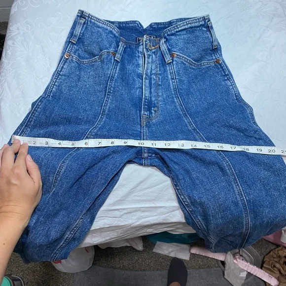 Abercrombie &amp; Fitch ultra high rise mom jeans sz 26 long 2 tall front seam back