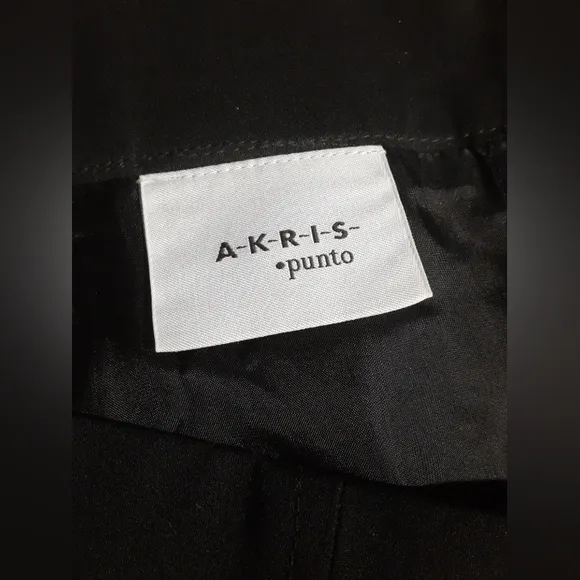 Akris Punto Women's 100% Wool Skirt Black Zip Back 22.5 Length Office Wear