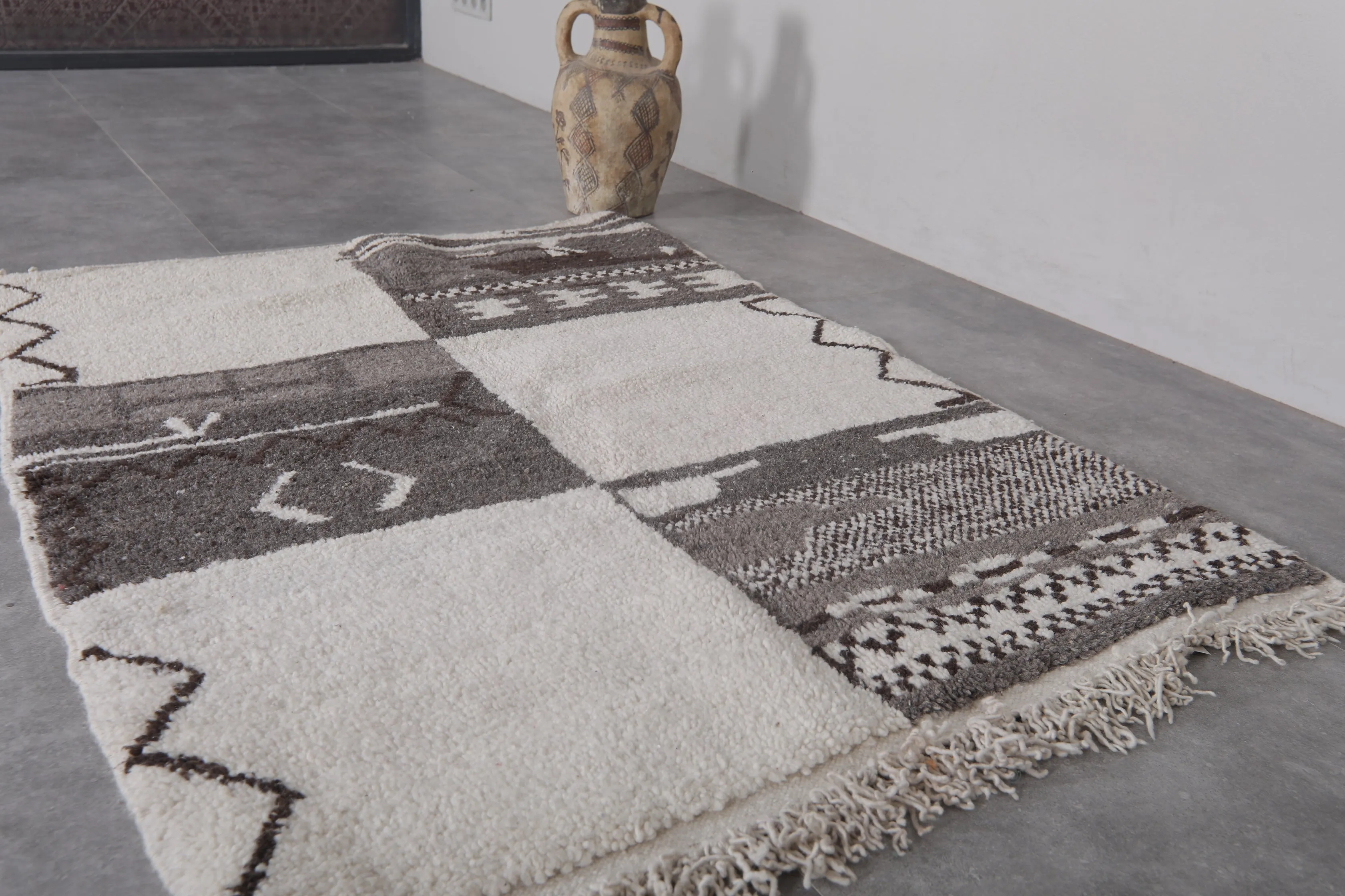 Azilal Vintage Carpet – 3.6 x 4.9 ft Handmade Moroccan Rug