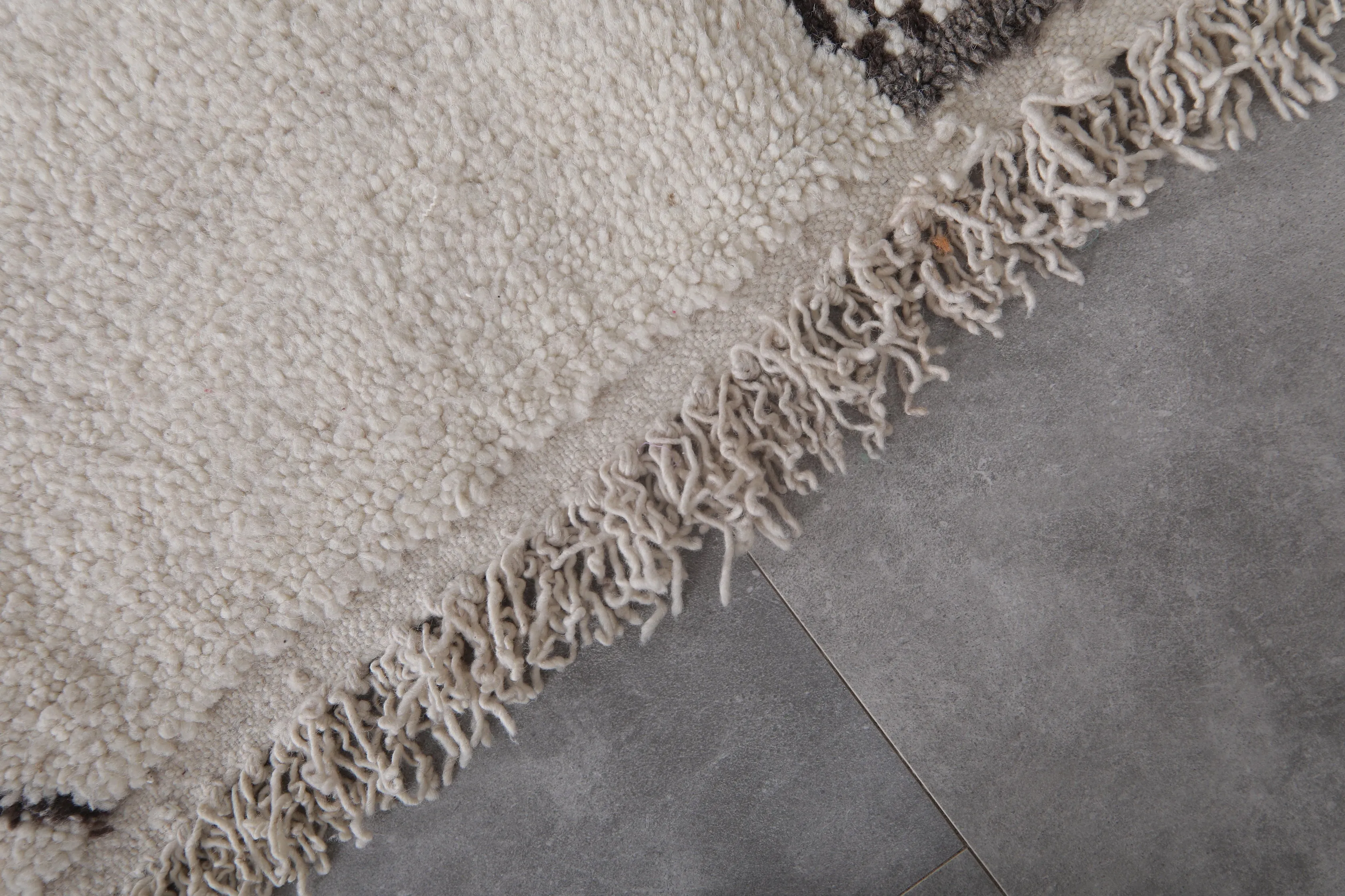 Azilal Vintage Carpet – 3.6 x 4.9 ft Handmade Moroccan Rug