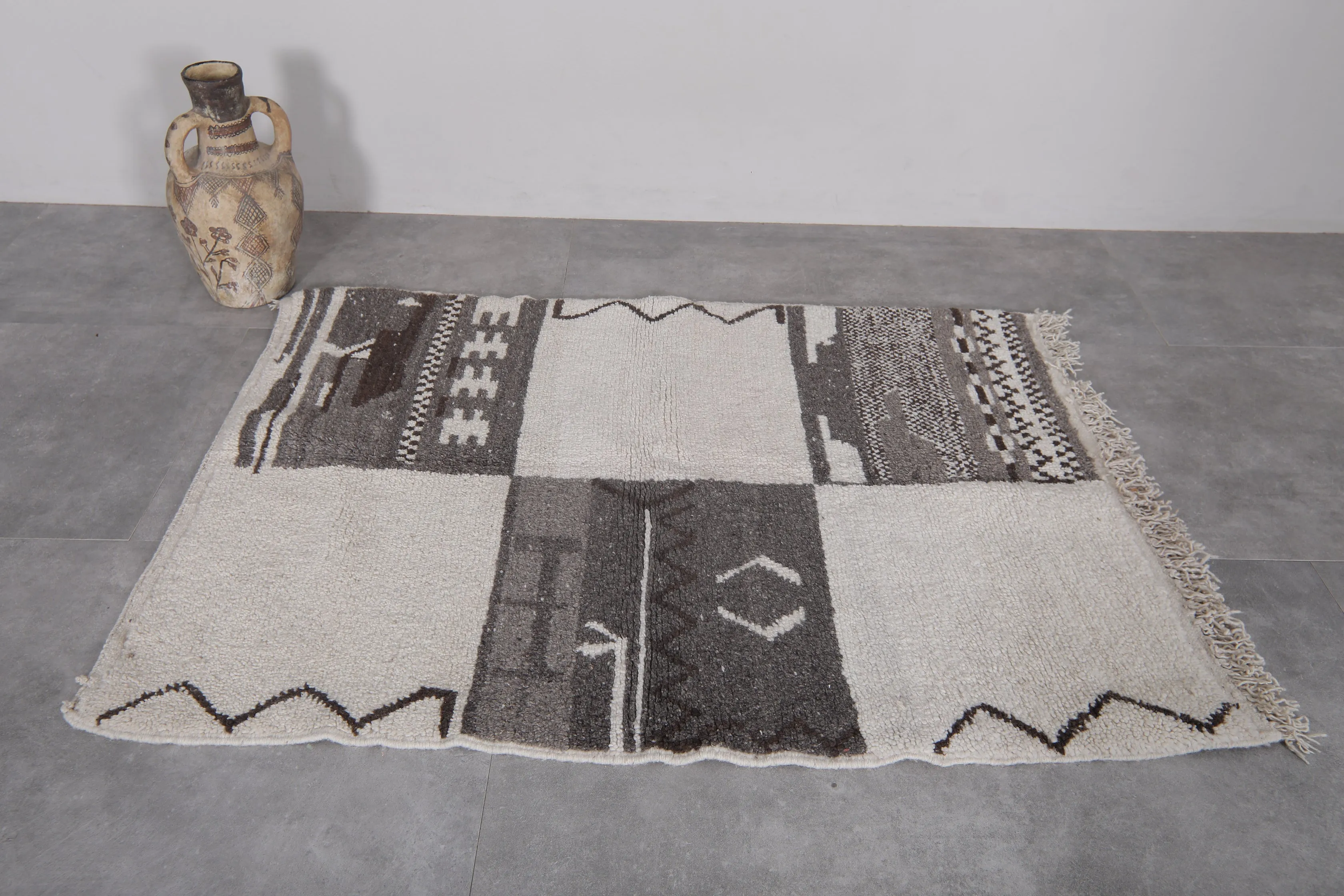 Azilal Vintage Carpet – 3.6 x 4.9 ft Handmade Moroccan Rug