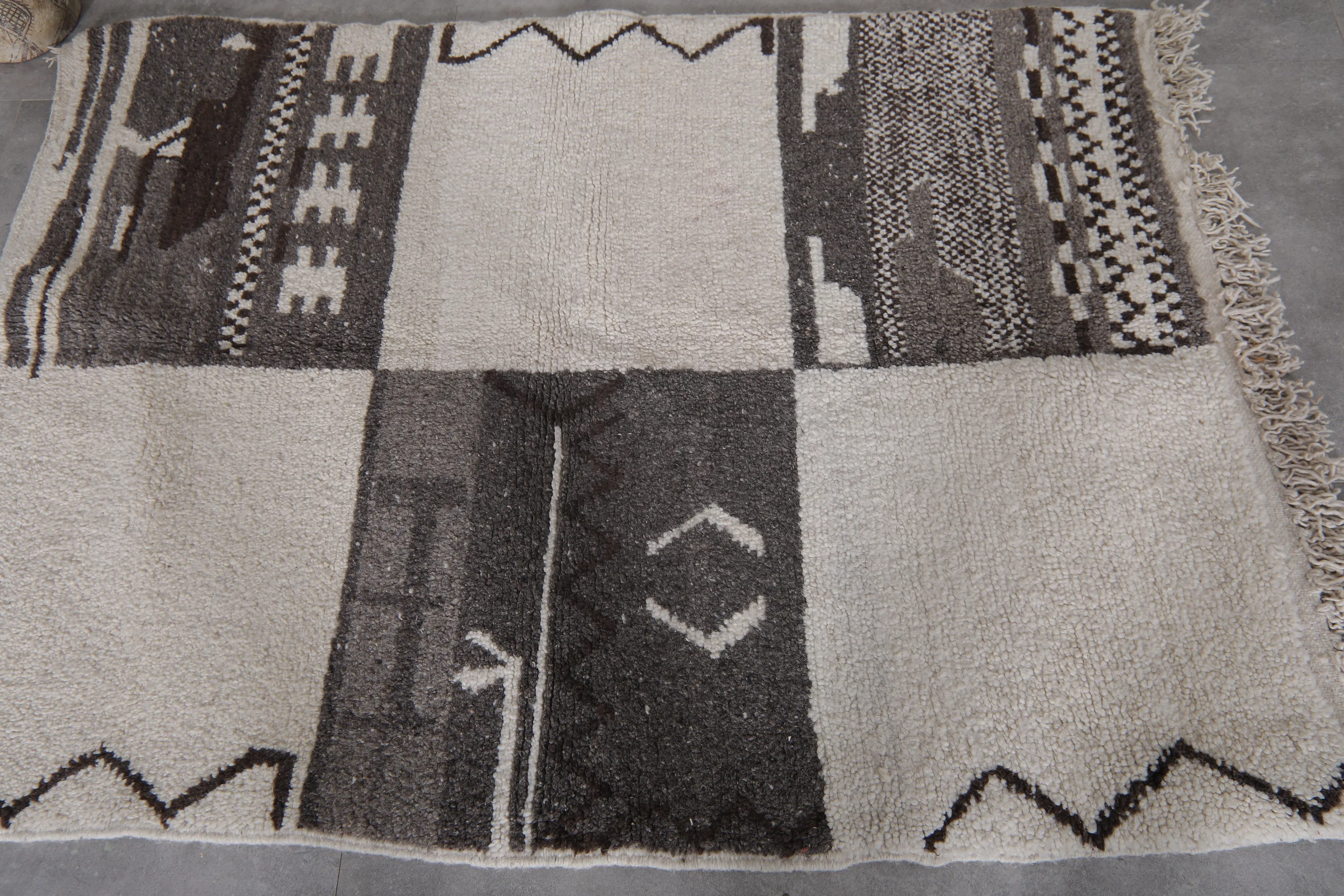 Azilal Vintage Carpet – 3.6 x 4.9 ft Handmade Moroccan Rug