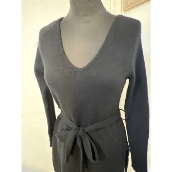 Bloomingdale`s Large 100% Cashmere Knit V Neck Black Tunic Sweater Belt