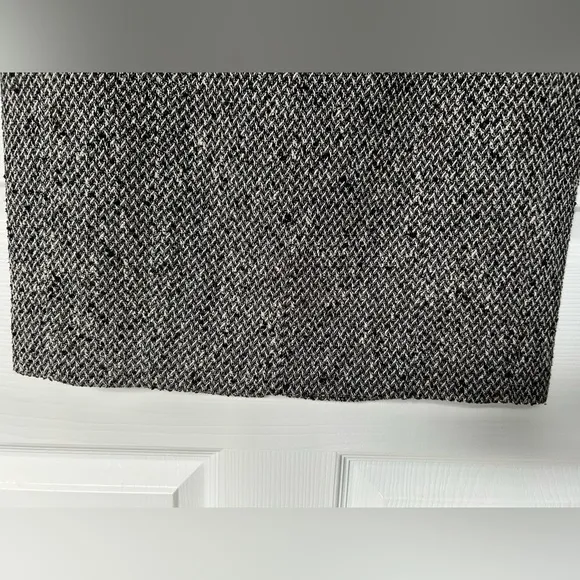 Carlisle Black and White Wool Tweed Pencil Skirt Size 2 NWT