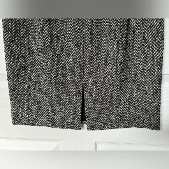 Carlisle Black and White Wool Tweed Pencil Skirt Size 2 NWT
