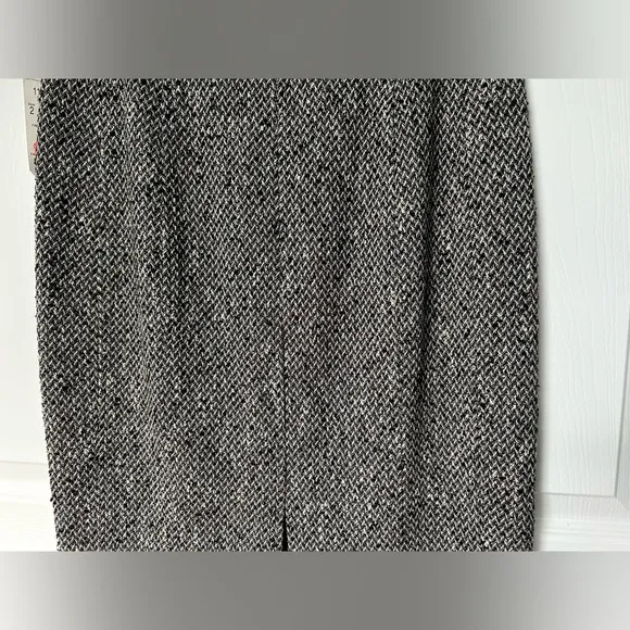 Carlisle Black and White Wool Tweed Pencil Skirt Size 2 NWT