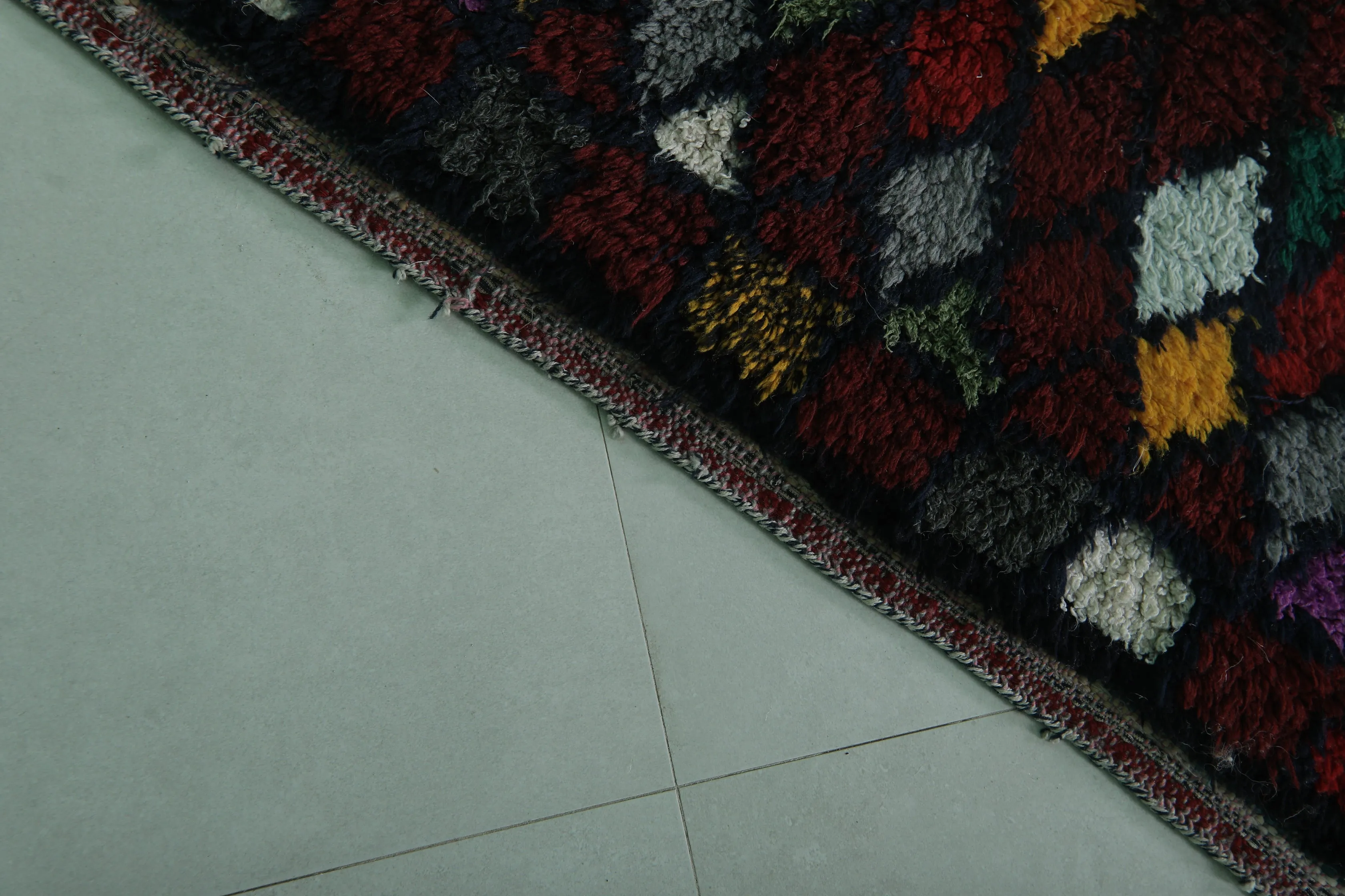 Colorful Moroccan Berber Rug - Handwoven 3.6 X 5.5 Feet | Unique Diamond Pattern