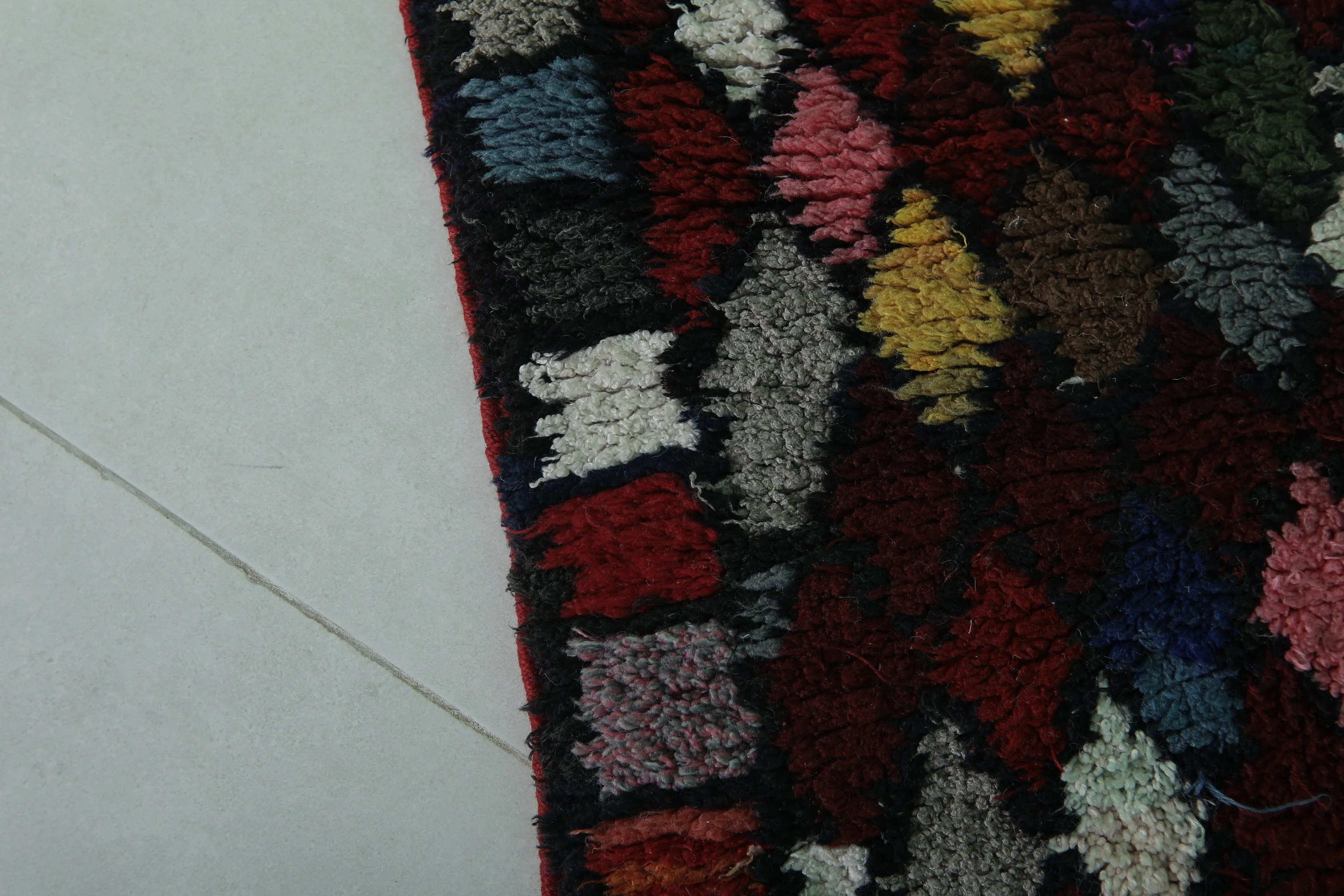 Colorful Moroccan Berber Rug - Handwoven 3.6 X 5.5 Feet | Unique Diamond Pattern