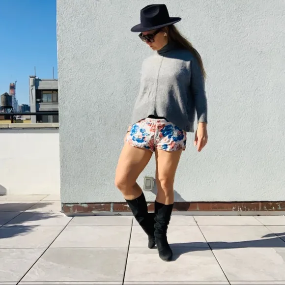 Cynthia Rowley 100% Cashmere Hi-Lo Button Sweater