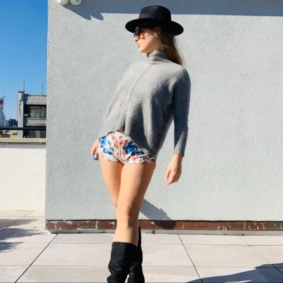 Cynthia Rowley 100% Cashmere Hi-Lo Button Sweater