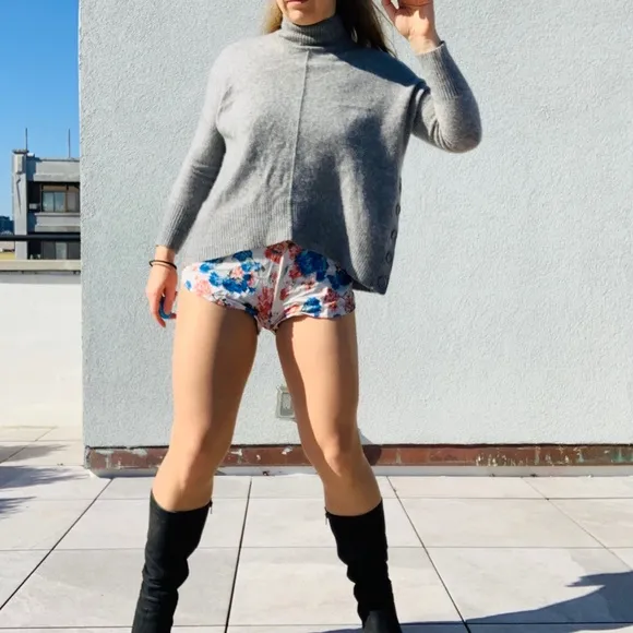 Cynthia Rowley 100% Cashmere Hi-Lo Button Sweater