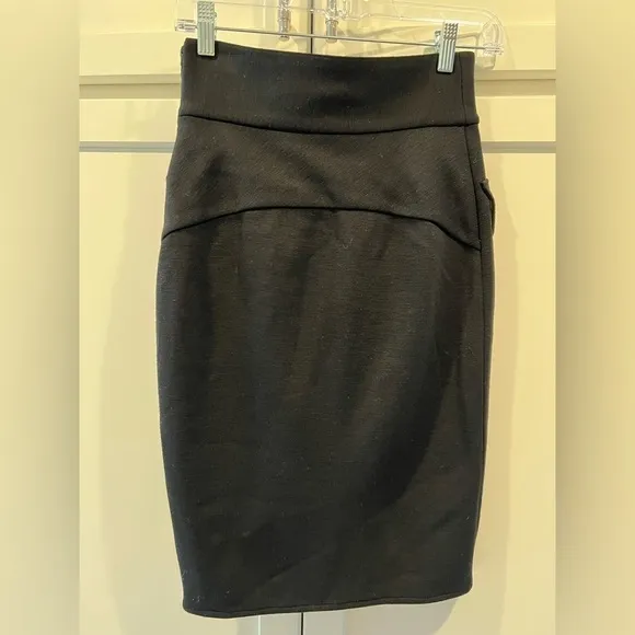 Diane Von Furstenberg Wool Blend Pencil Skirt. Bow Waist Detail. Size 4.