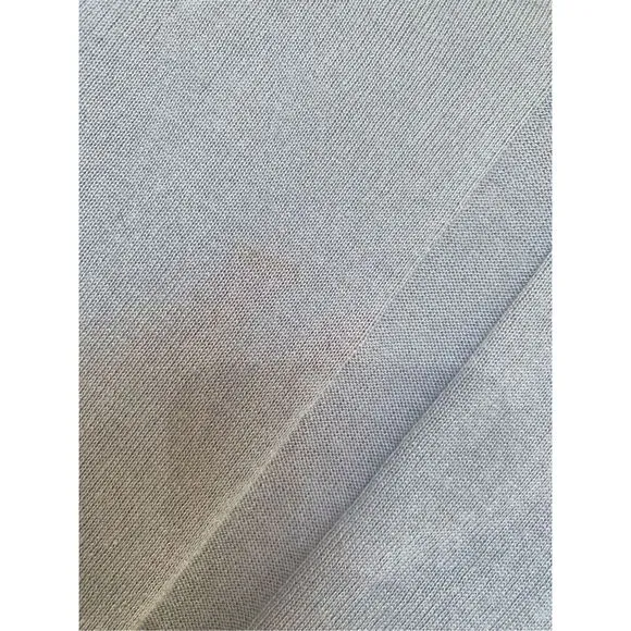 Ecru Baby Blue White Silk Cashmere Blend Sweater V-Neck Blouse Top, Size Medium