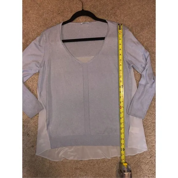 Ecru Baby Blue White Silk Cashmere Blend Sweater V-Neck Blouse Top, Size Medium