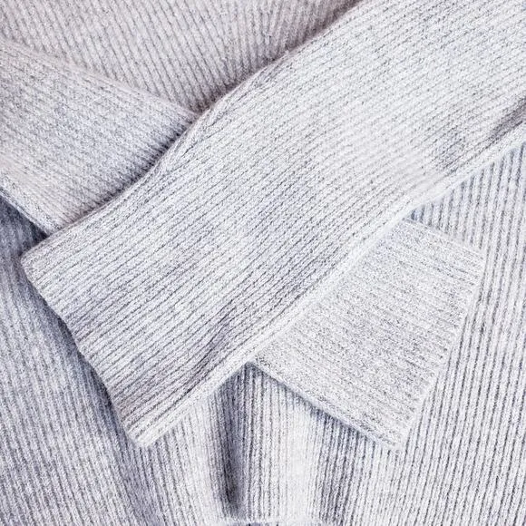 EVERLANE Cashmere Blend Crew Neck Sweater Women's Small *Needs Dry Cleaning*