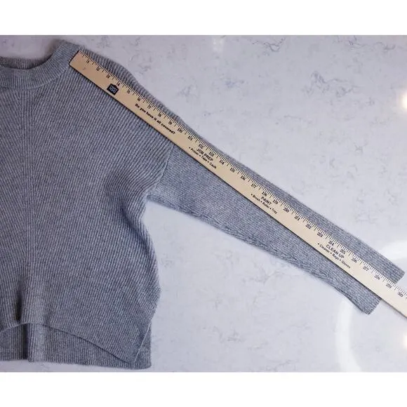 EVERLANE Cashmere Blend Crew Neck Sweater Women's Small *Needs Dry Cleaning*
