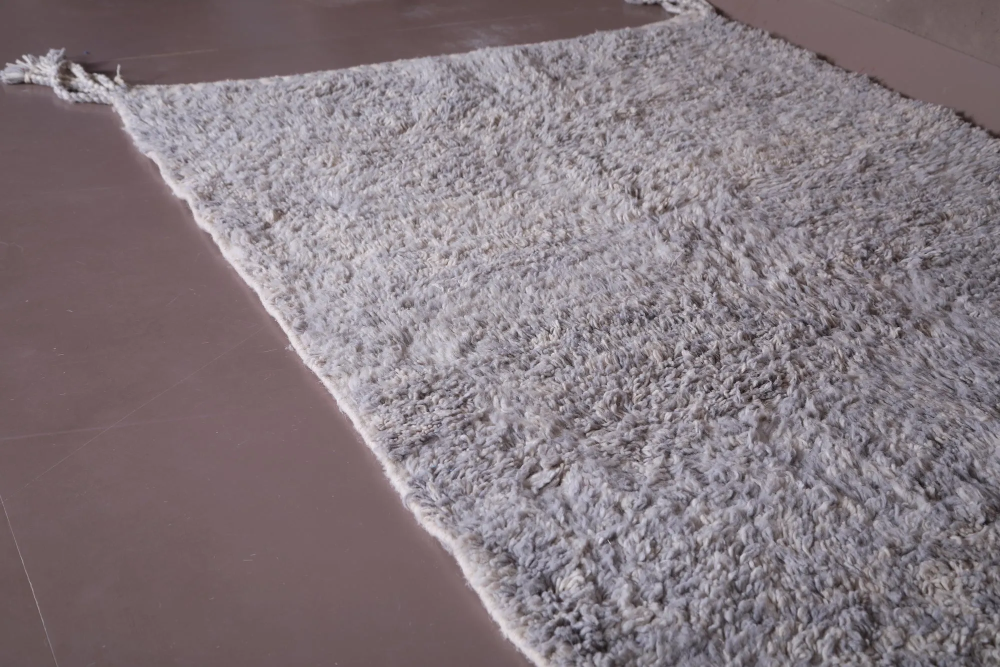 Grey Moroccan rug - Azilal rug - Wool carpet