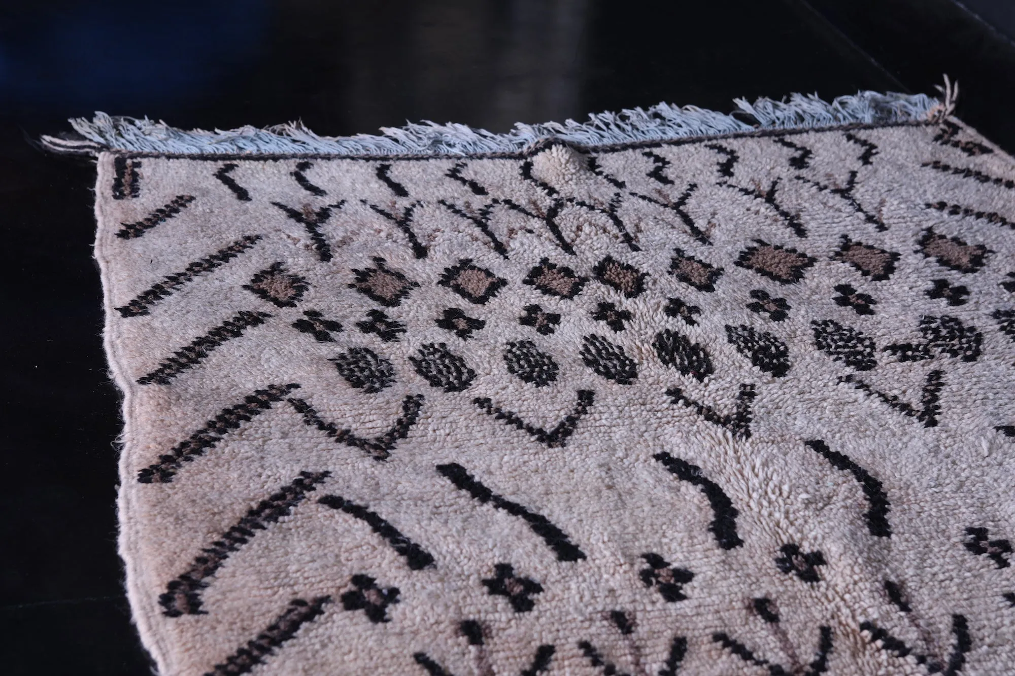 Handwoven Moroccan Rug 4.2 x 8.8 FT - Minimalist Tribal Patterns