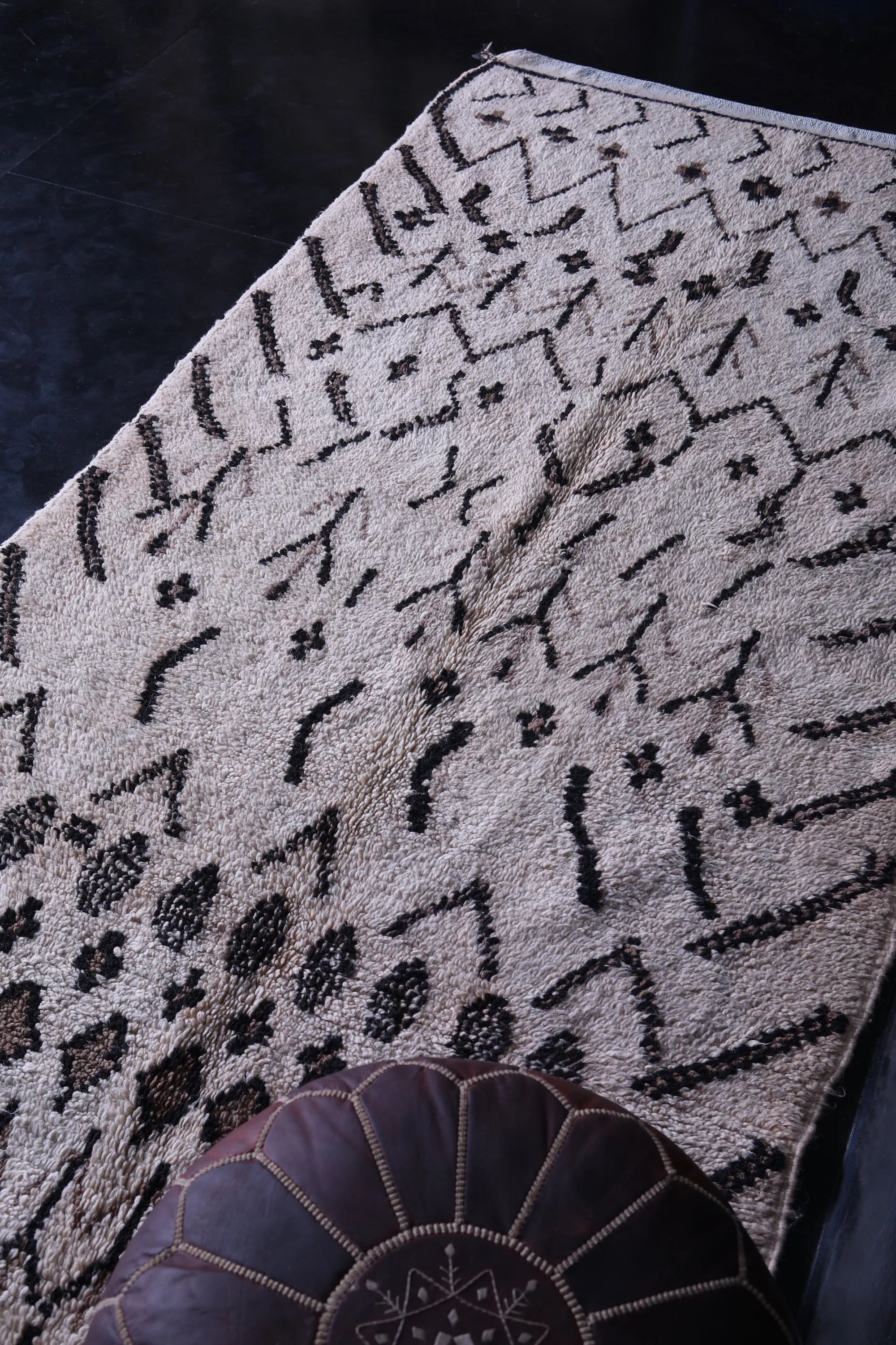 Handwoven Moroccan Rug 4.2 x 8.8 FT - Minimalist Tribal Patterns
