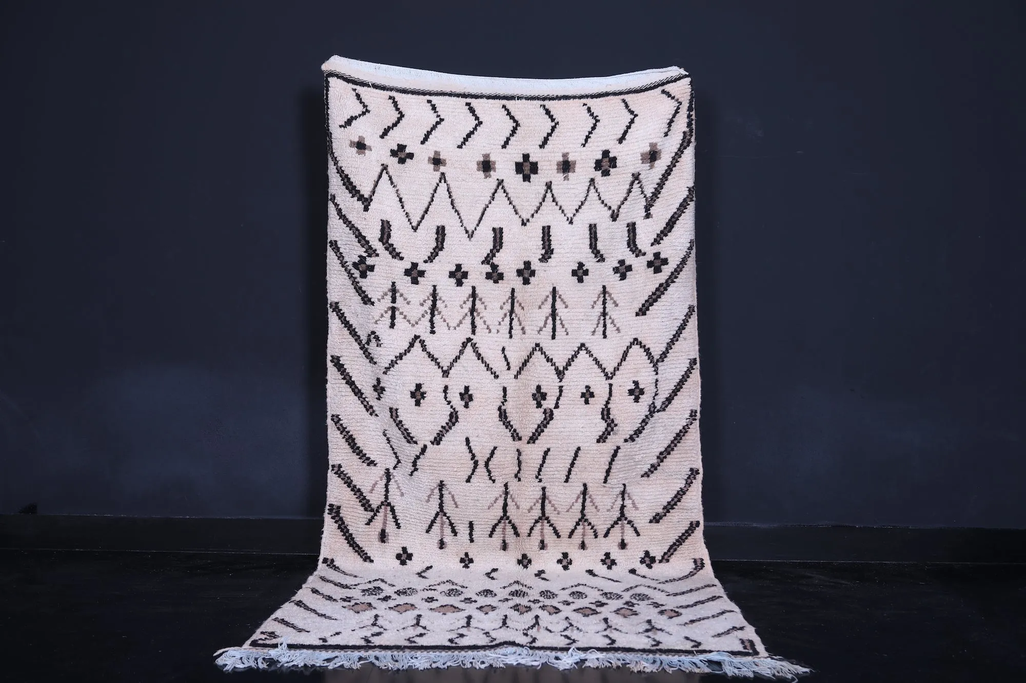 Handwoven Moroccan Rug 4.2 x 8.8 FT - Minimalist Tribal Patterns