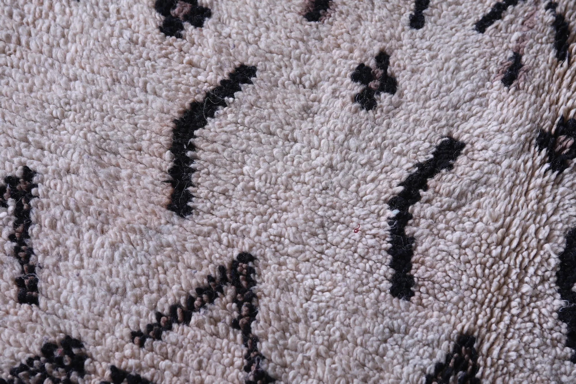 Handwoven Moroccan Rug 4.2 x 8.8 FT - Minimalist Tribal Patterns