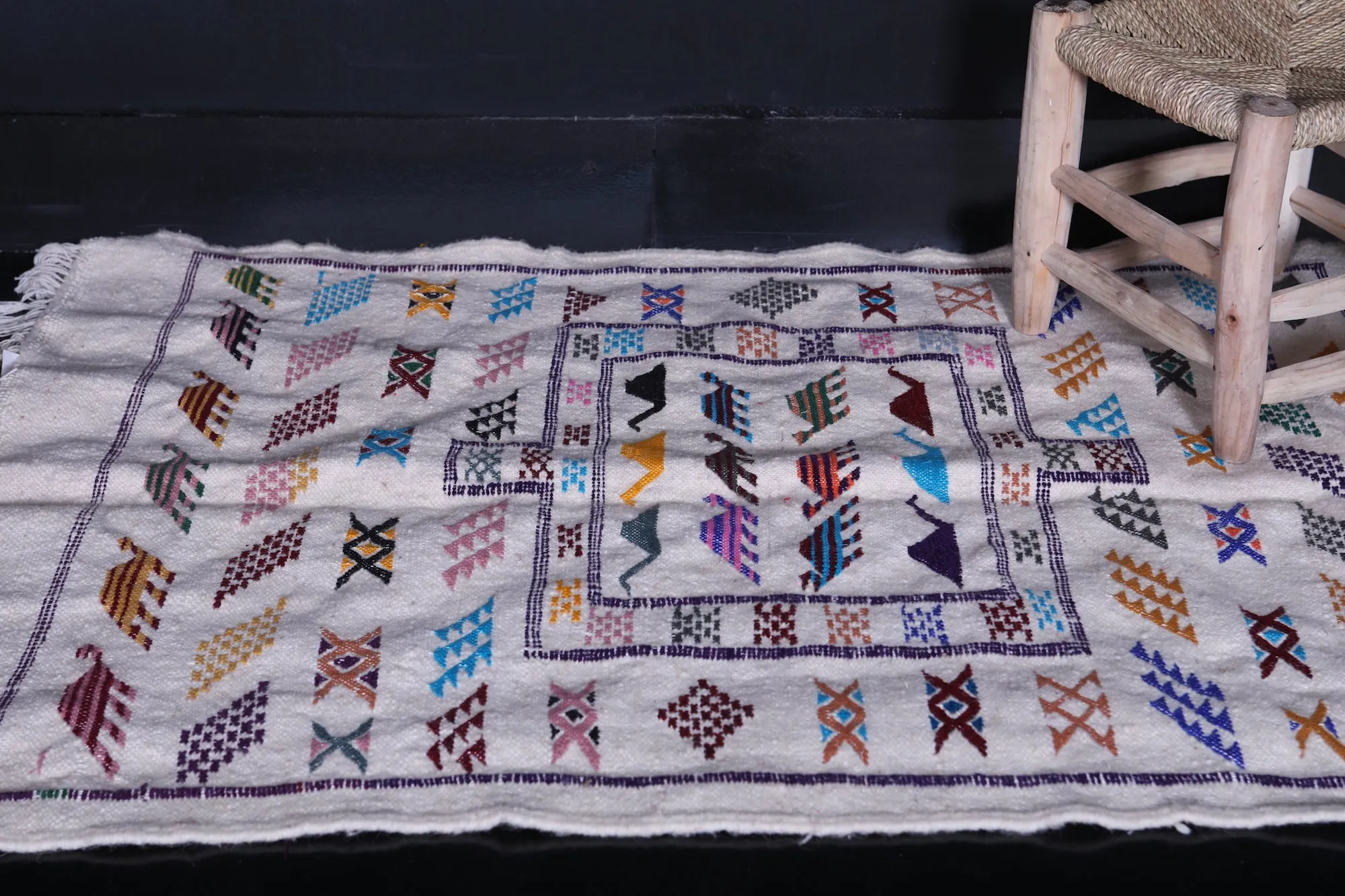 Handwoven White Moroccan Kilim Rug - 3.2x4.6 ft with Colorful Tribal Patterns