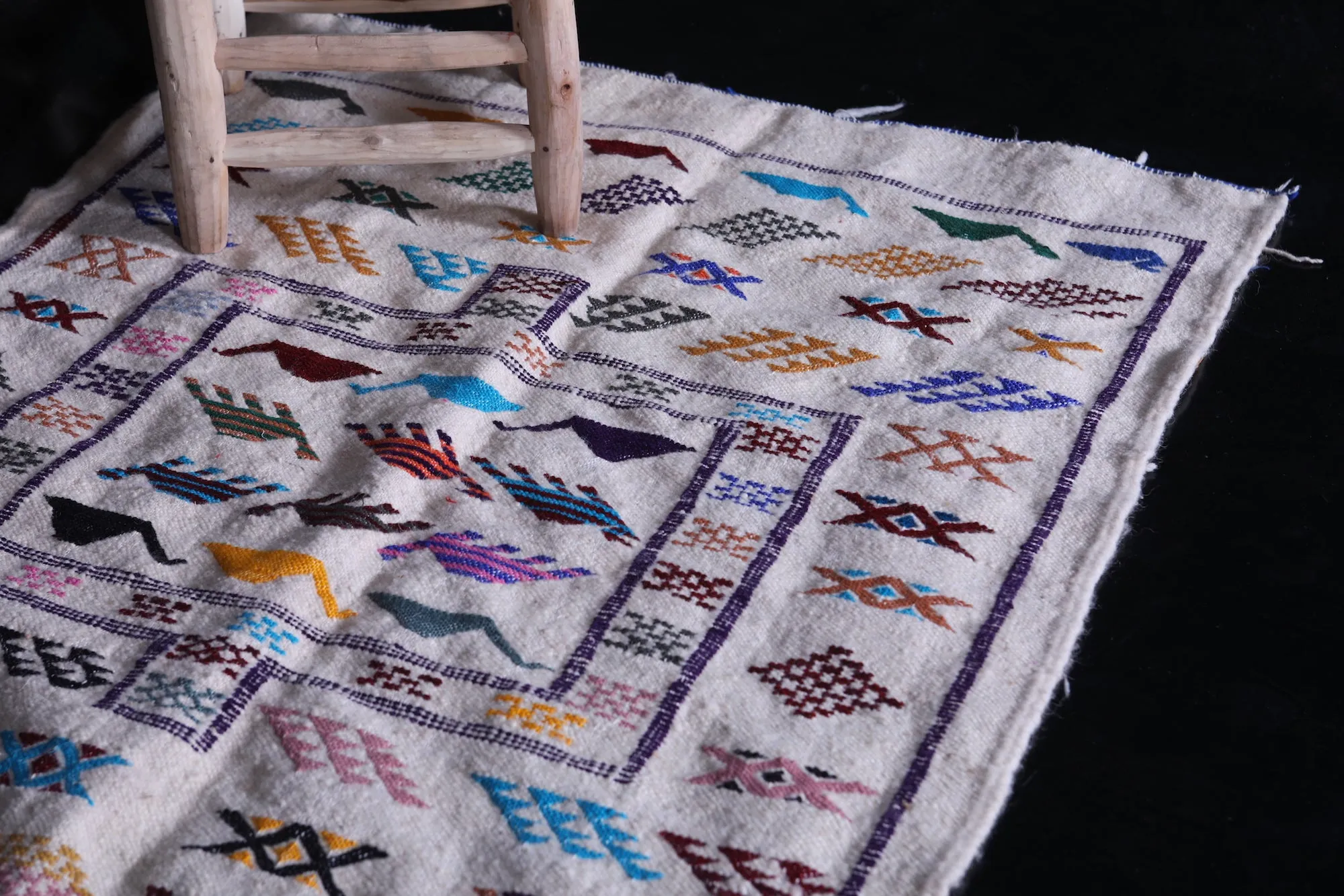 Handwoven White Moroccan Kilim Rug - 3.2x4.6 ft with Colorful Tribal Patterns