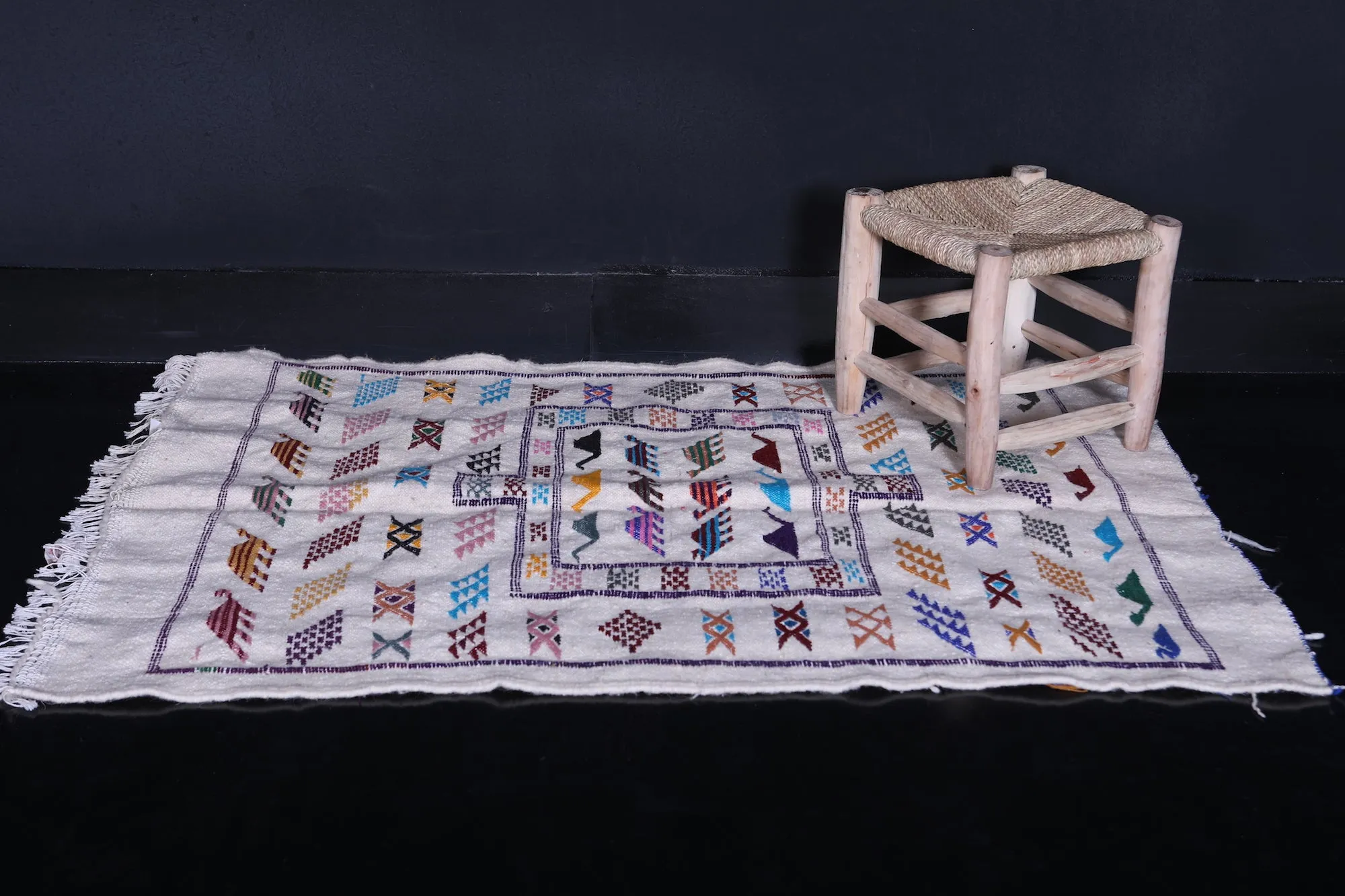 Handwoven White Moroccan Kilim Rug - 3.2x4.6 ft with Colorful Tribal Patterns