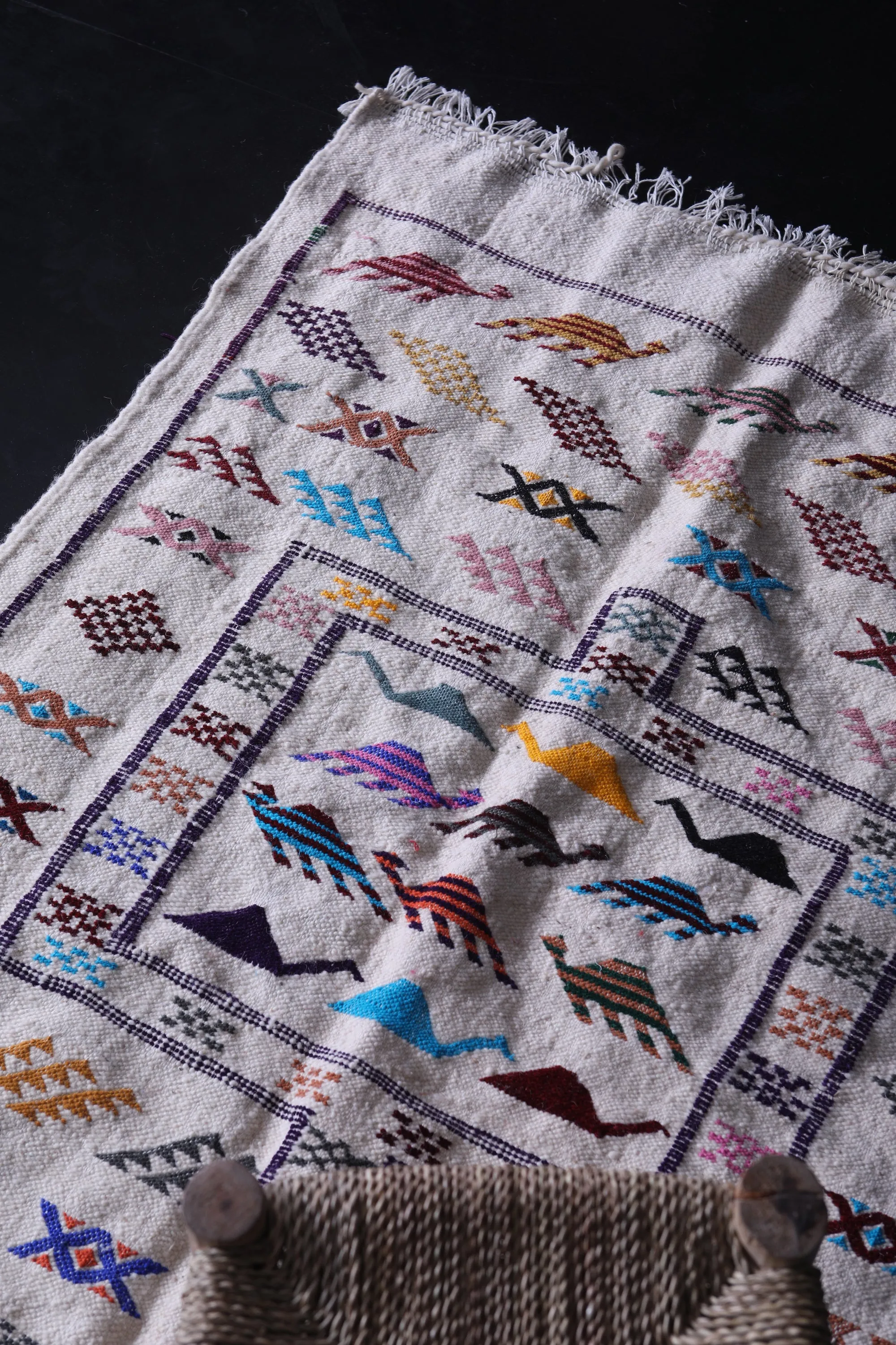 Handwoven White Moroccan Kilim Rug - 3.2x4.6 ft with Colorful Tribal Patterns