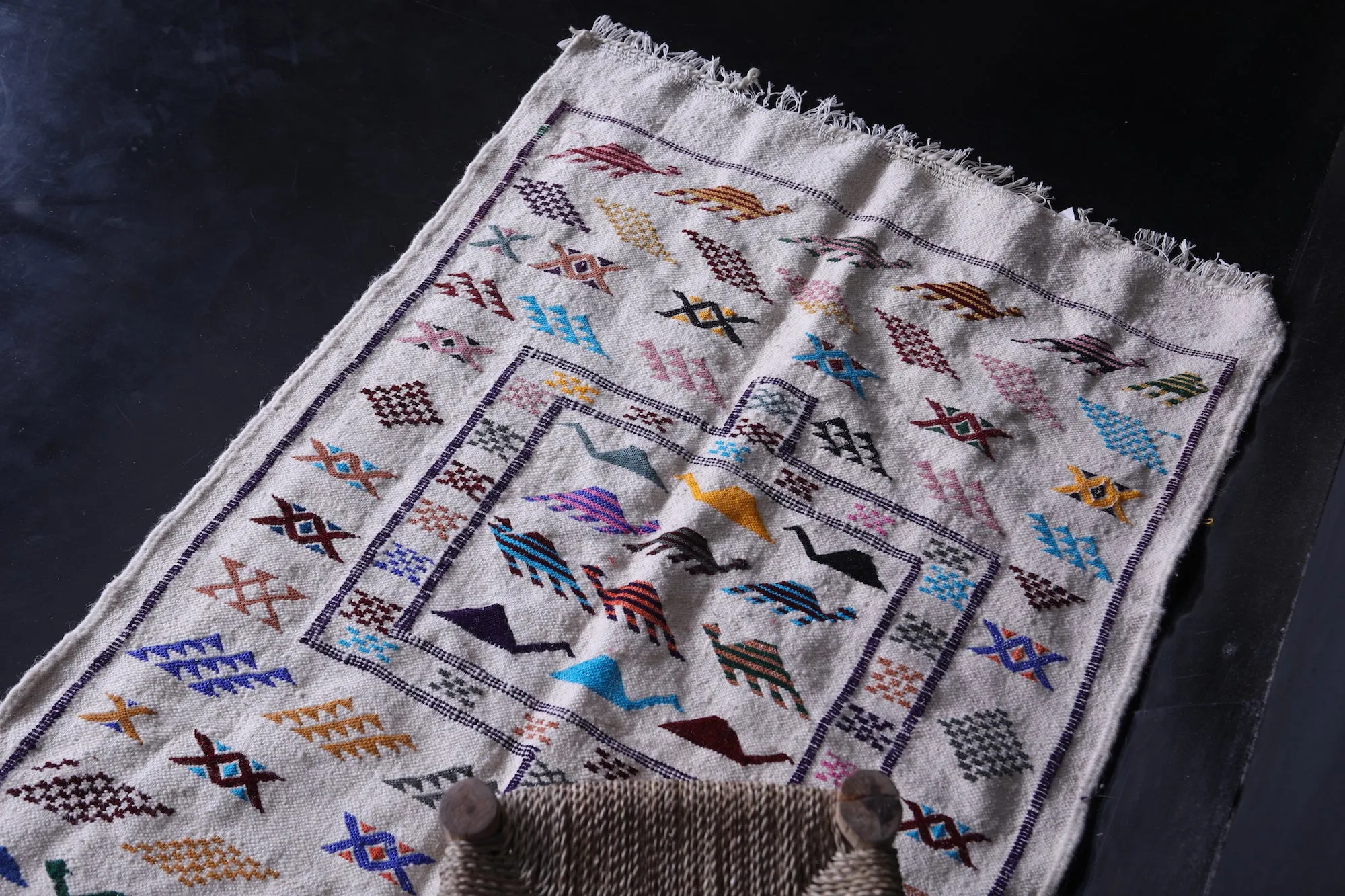 Handwoven White Moroccan Kilim Rug - 3.2x4.6 ft with Colorful Tribal Patterns