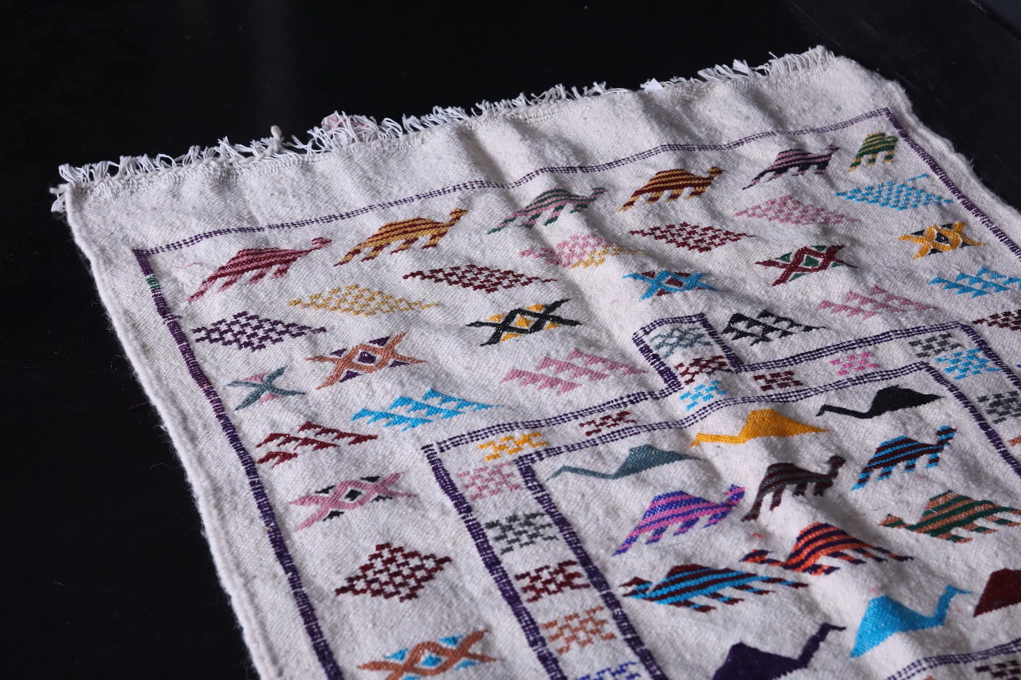Handwoven White Moroccan Kilim Rug - 3.2x4.6 ft with Colorful Tribal Patterns
