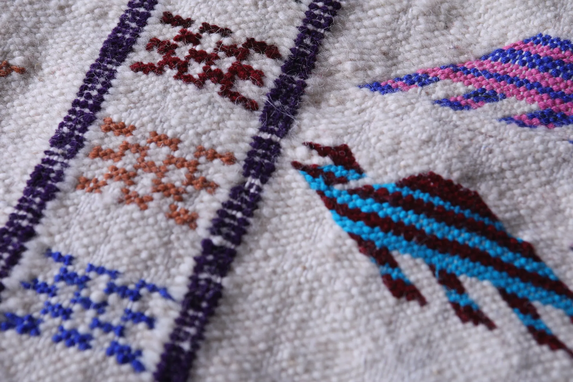 Handwoven White Moroccan Kilim Rug - 3.2x4.6 ft with Colorful Tribal Patterns