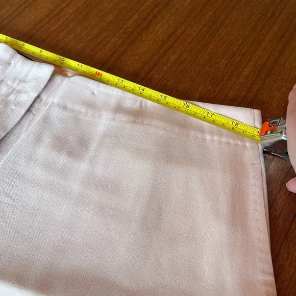 Lafayette 148 size 16 EUC virgin wool shorts, pale pink
