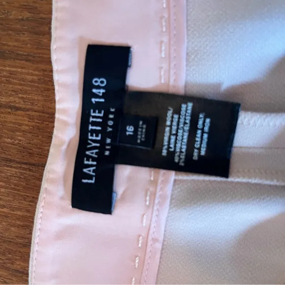 Lafayette 148 size 16 EUC virgin wool shorts, pale pink