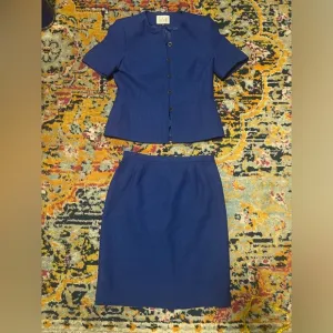 Le Suit Short Sleeve 2 Piece Skirt Suit Vintage