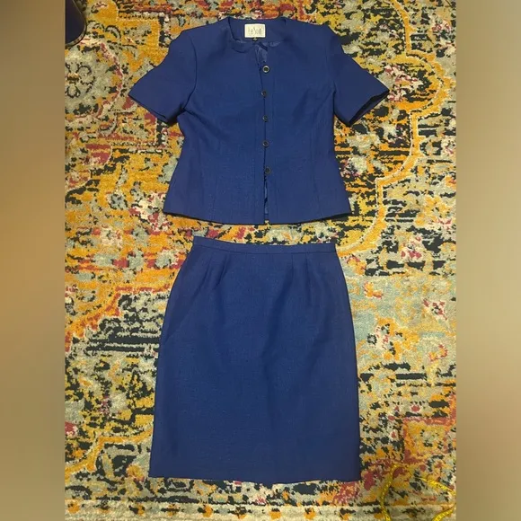 Le Suit Short Sleeve 2 Piece Skirt Suit Vintage