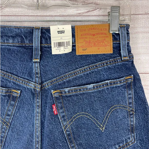 Levi’s 501 High Rise Fitted Through The Hip Denim Jean Shorts Women's Size 25