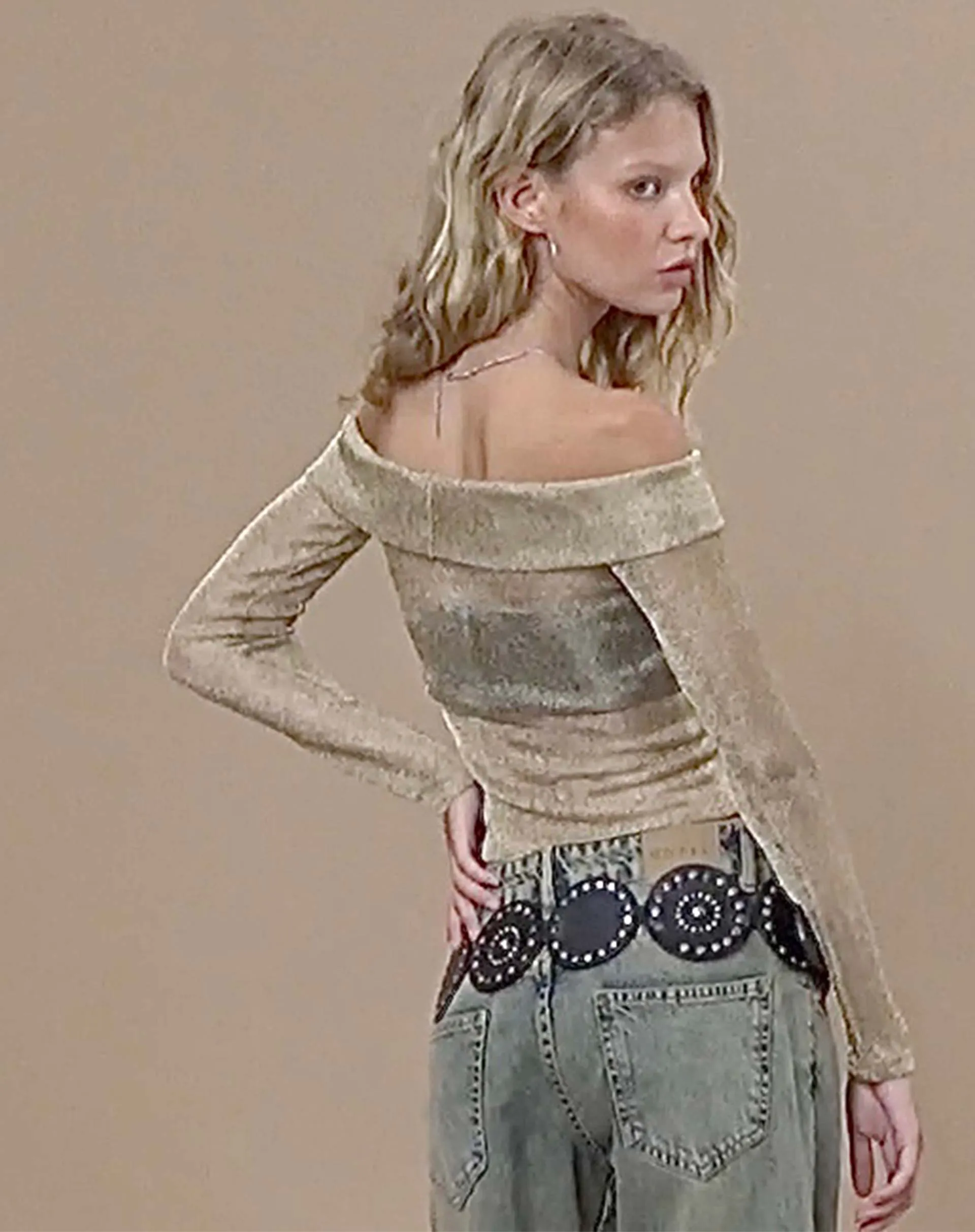 Naysila Bardot Top in Gold Chain