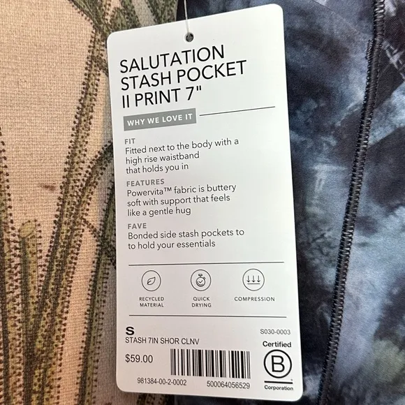 NWT Athleta Salutation Stash Pocket II Stretch 7” Shorts Print Blue Black Small