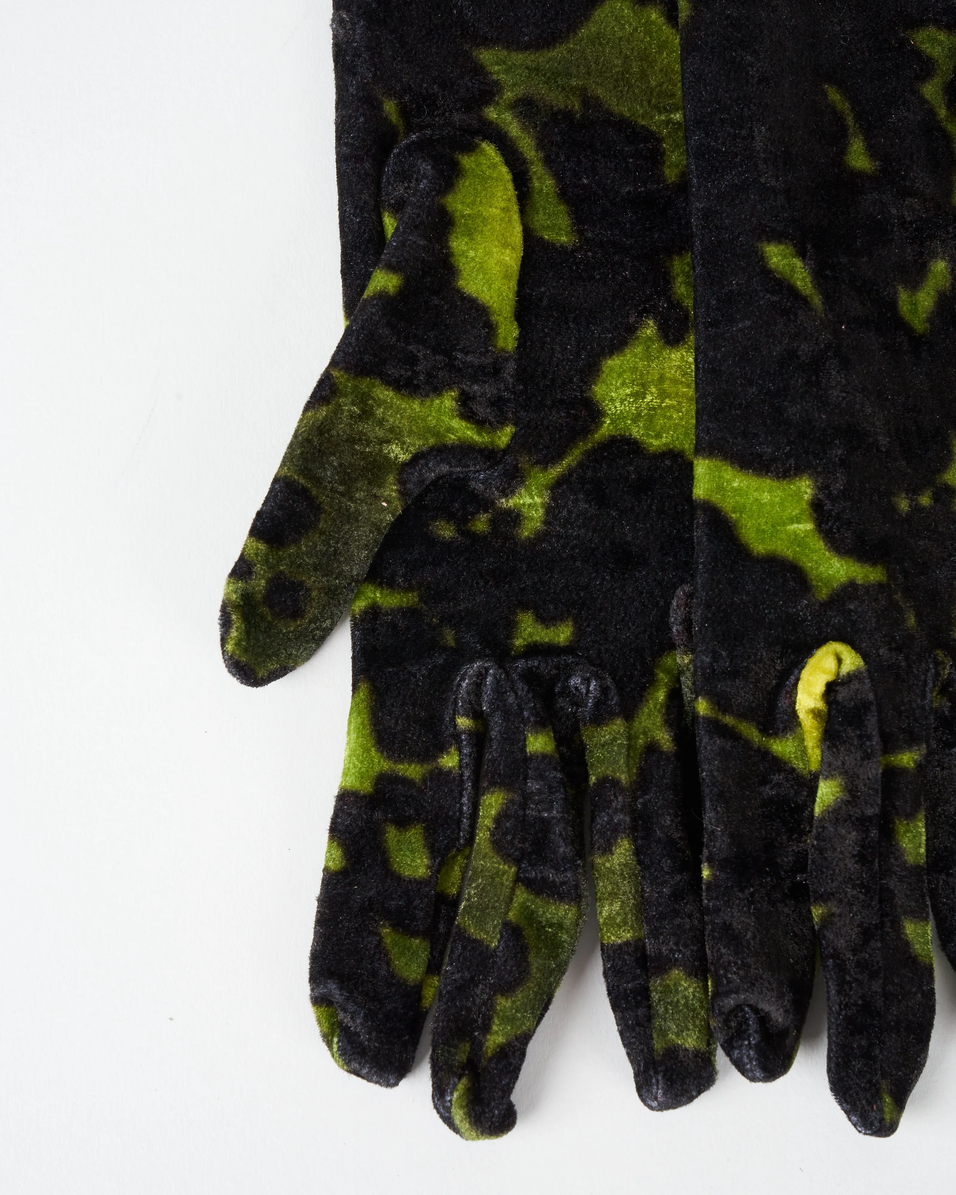 printed velvet gloves - green