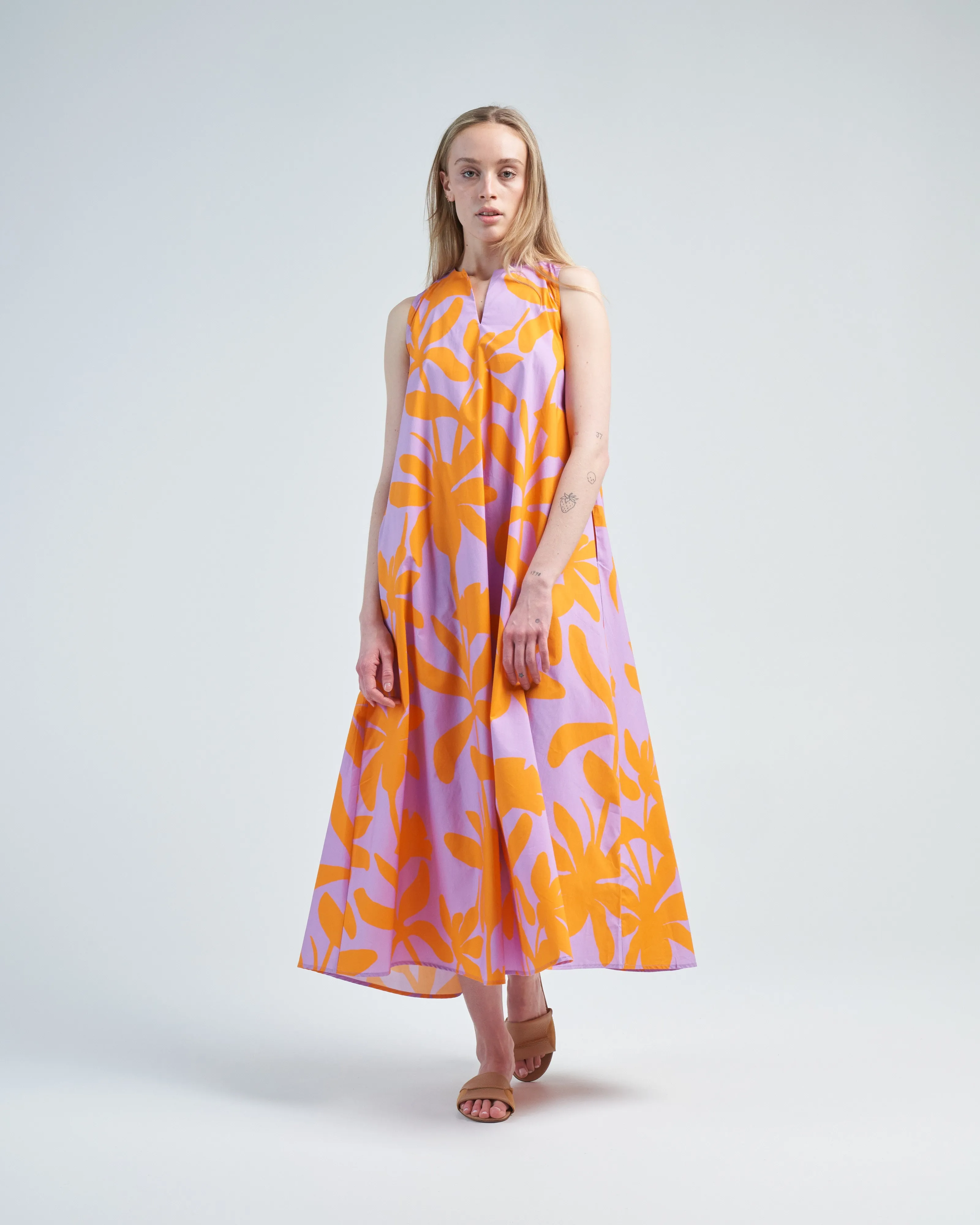 sleeveless long dress