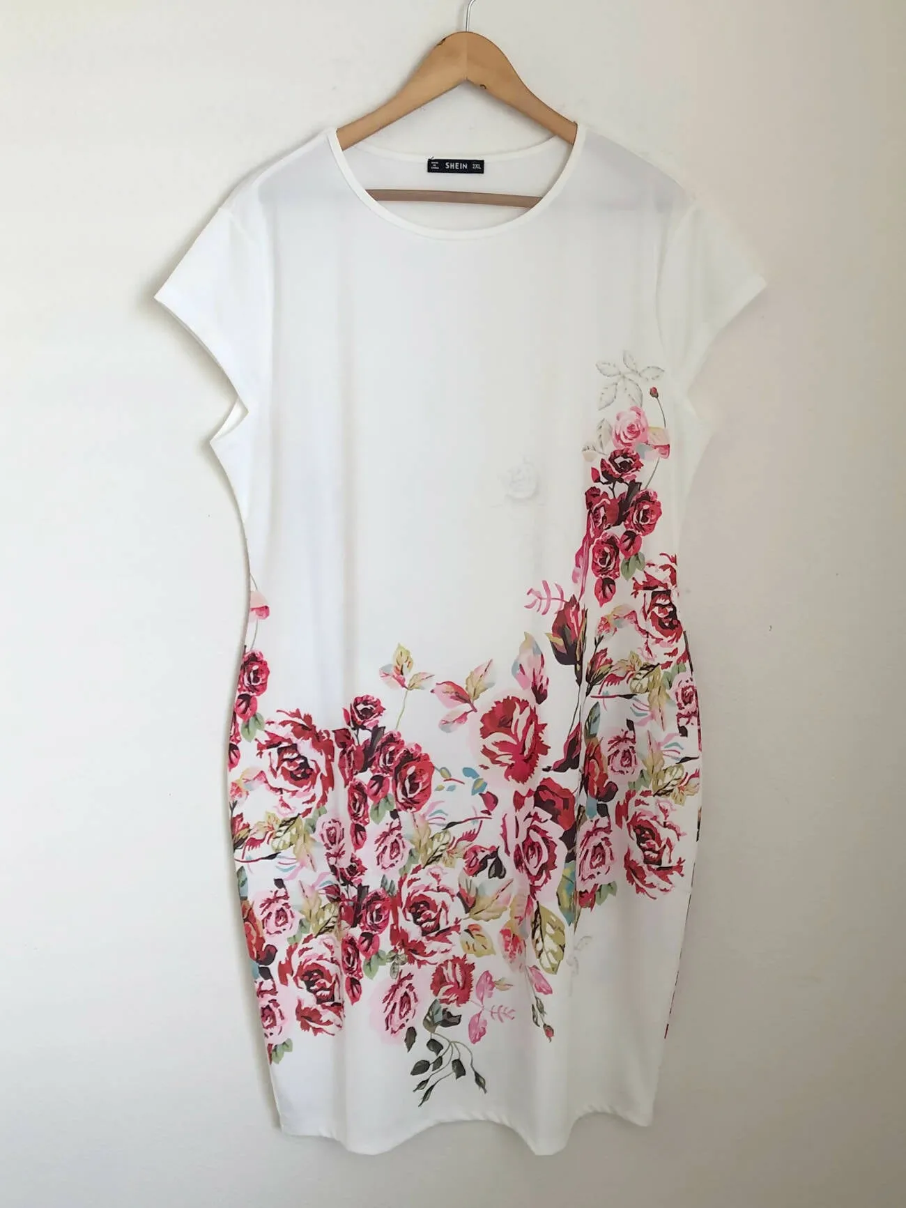Sleeveless white floral dresss
