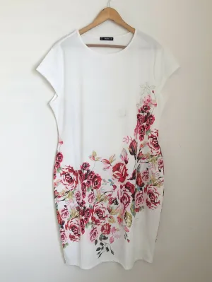 Sleeveless white floral dresss