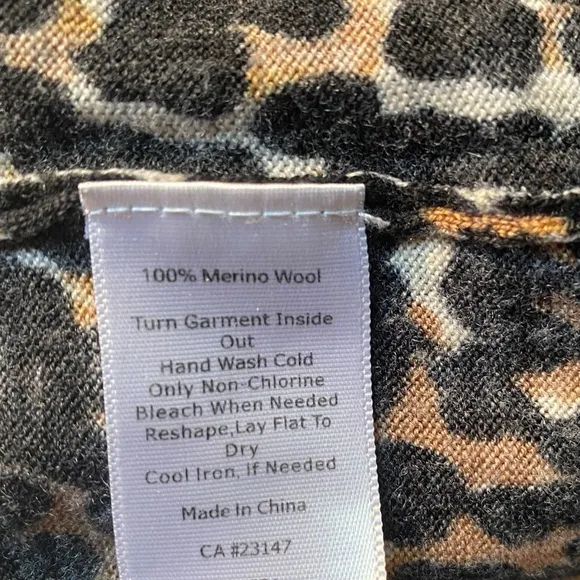 Talbots Women’s Merino Wool Crew Neck Animal Print Sweater Size MP
