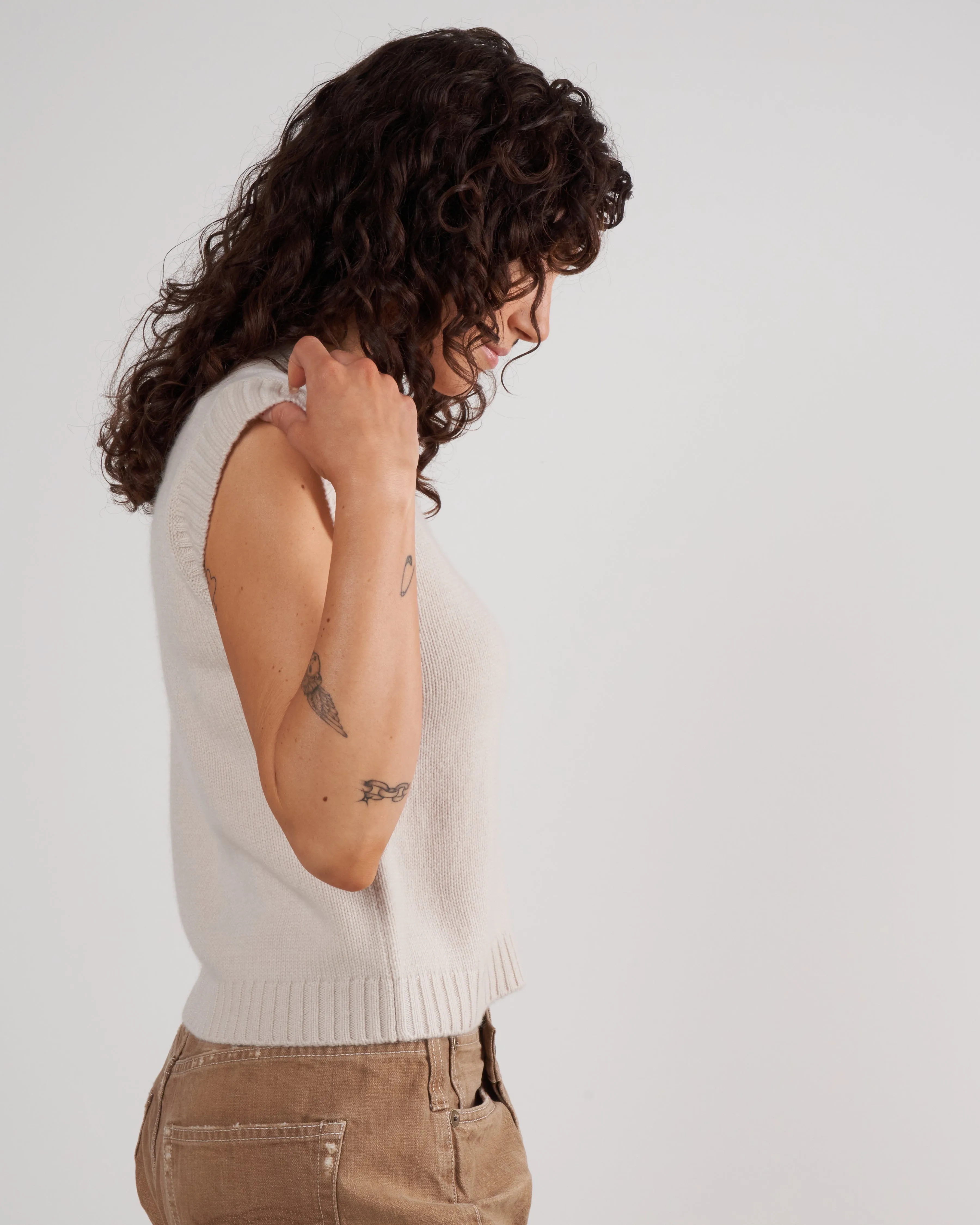v-neck vest - shadow white cc1-41