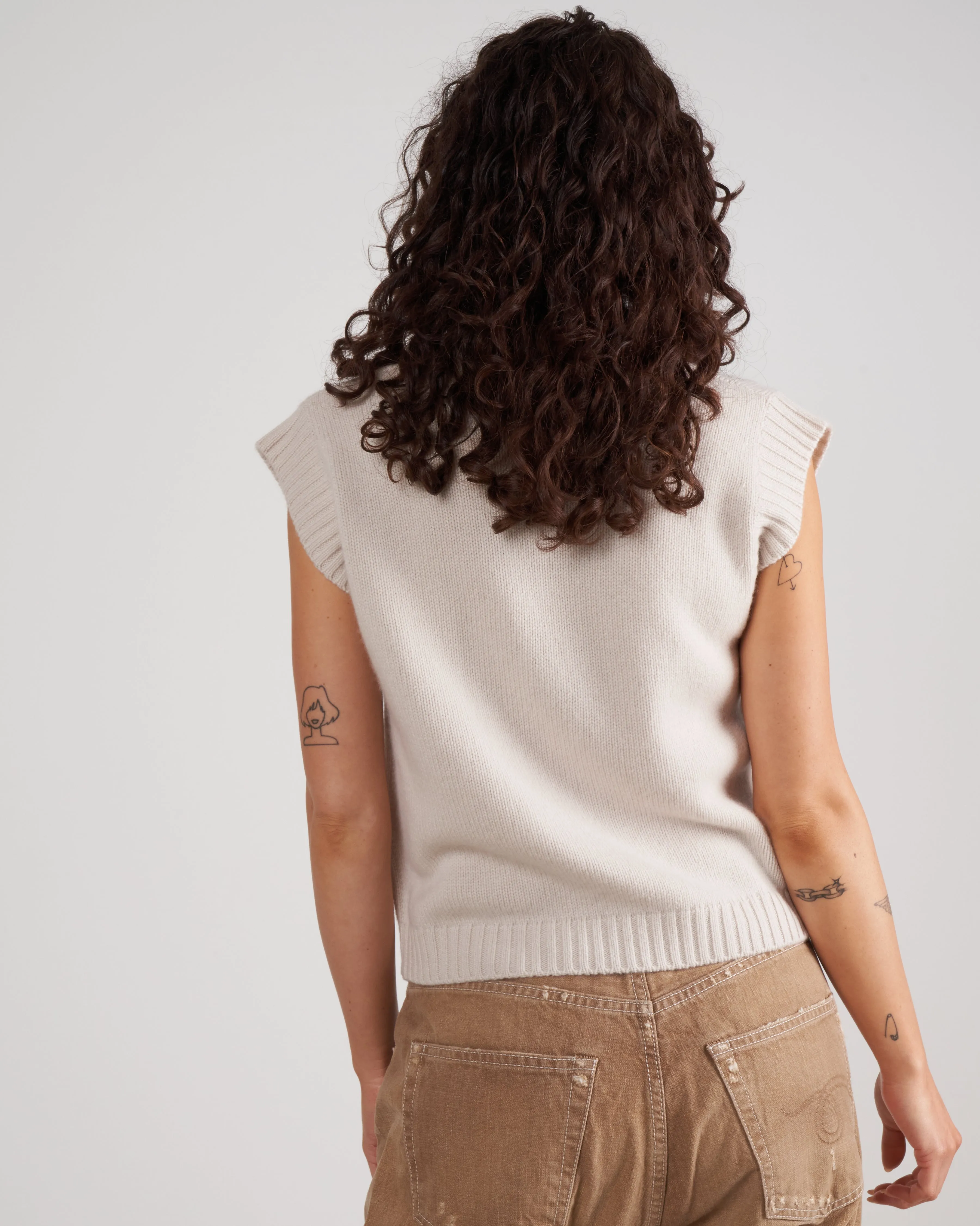 v-neck vest - shadow white cc1-41