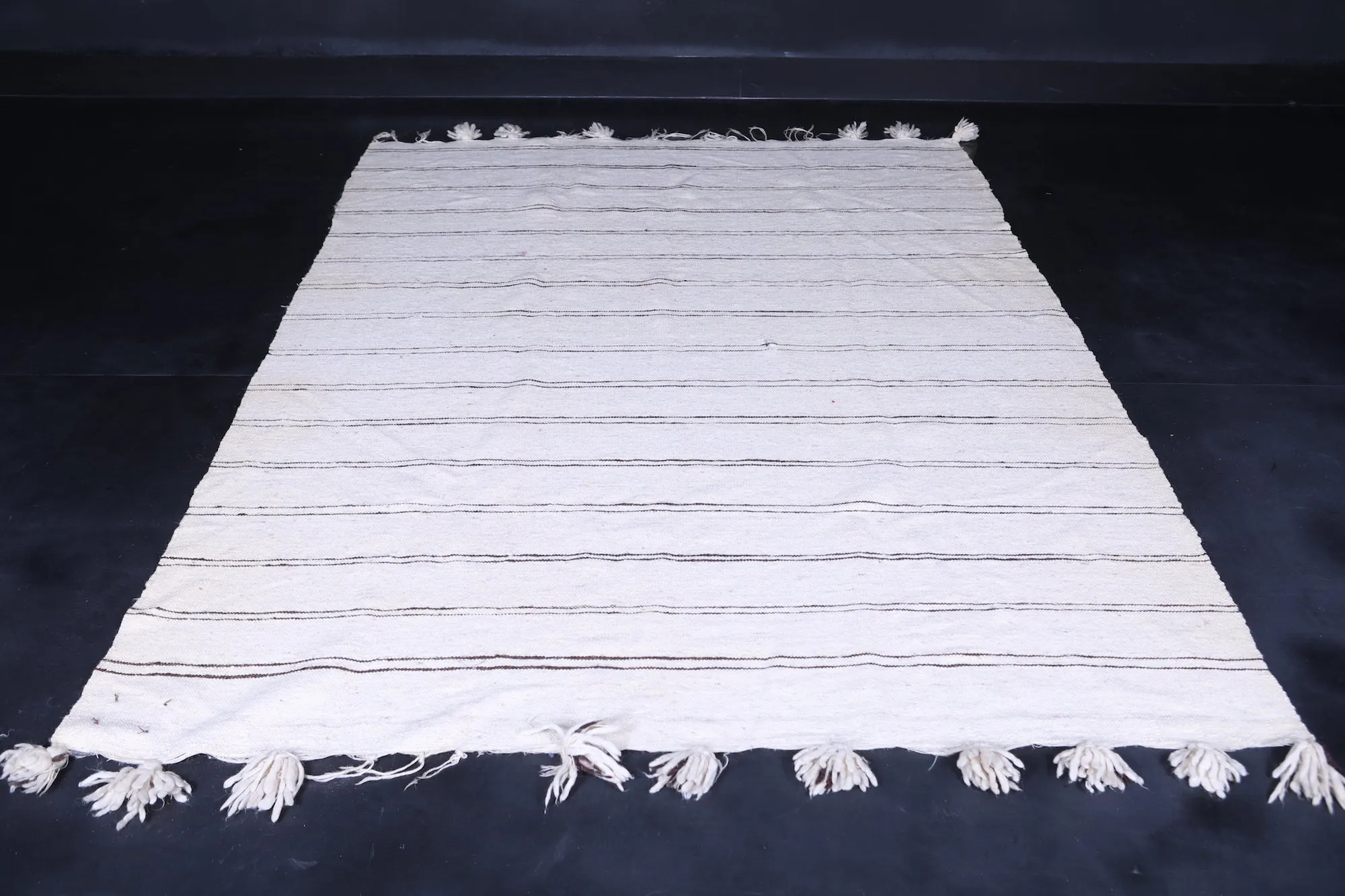 Vintage Moroccan Berber Handwoven Kilim Rug - 5.9 FT X 8.5 FT