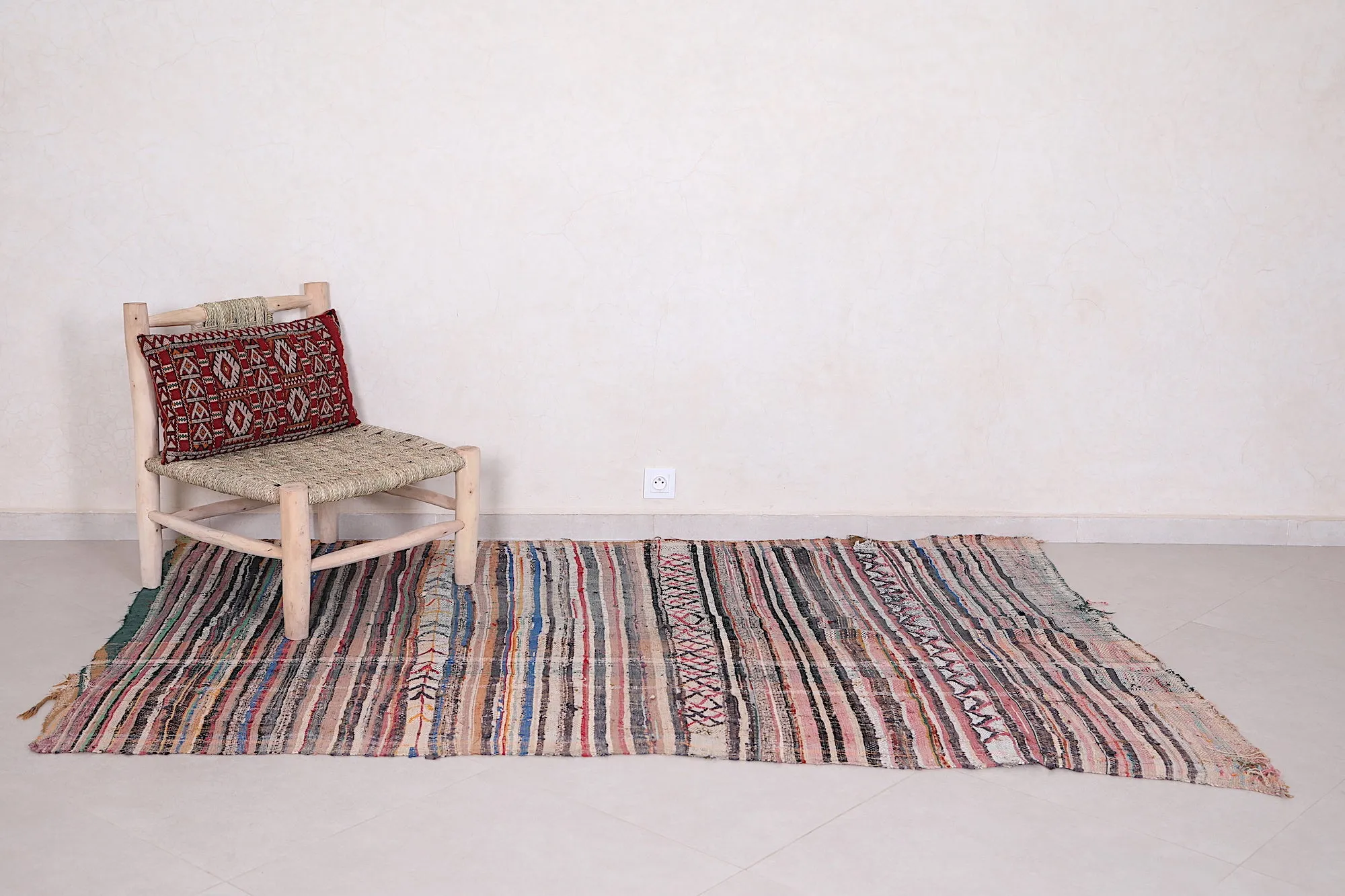 Vintage Moroccan Handwoven Kilim Rug 4.7 FT X 7.6 FT - Authentic Craftsmanship