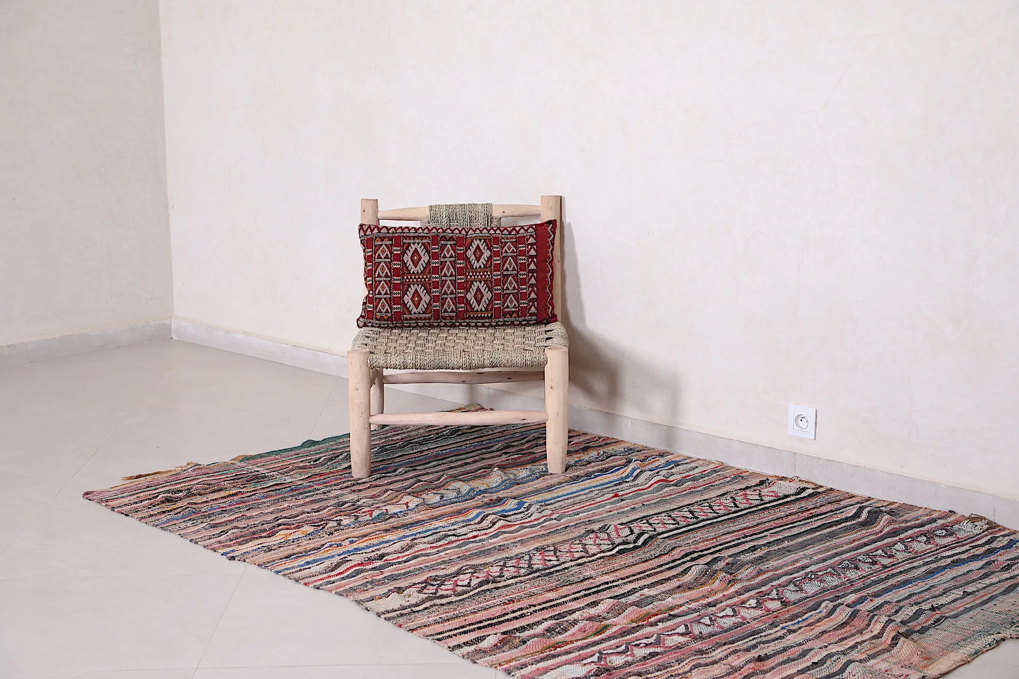Vintage Moroccan Handwoven Kilim Rug 4.7 FT X 7.6 FT - Authentic Craftsmanship