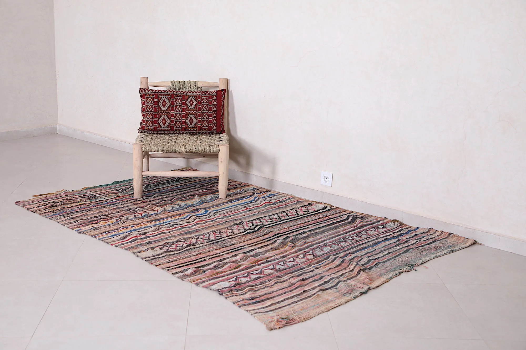Vintage Moroccan Handwoven Kilim Rug 4.7 FT X 7.6 FT - Authentic Craftsmanship